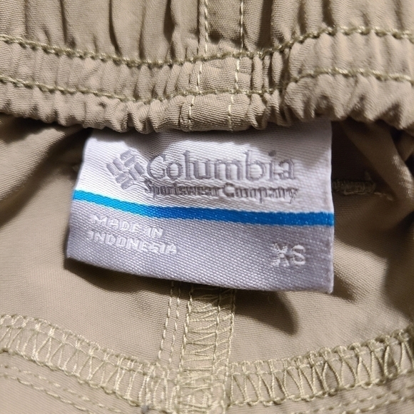 Columbia Light-weight Sandy River Cargo Shorts in Tusk with Belt, Size XS - Picture 15 of 16